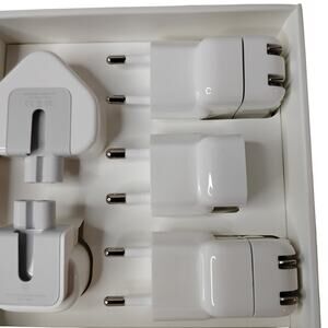 Apple MD837AM/A World Travel Adapter Kit Complete with Box and Pamplet